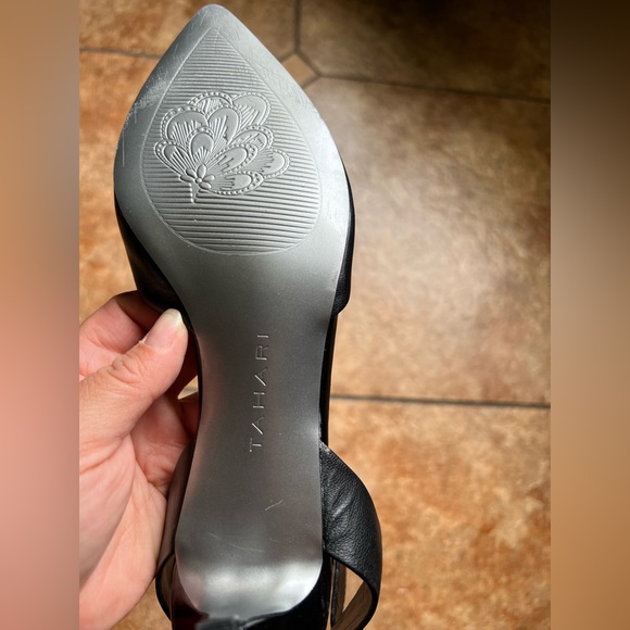 Tahari Black Heel - Picture 3 of 12